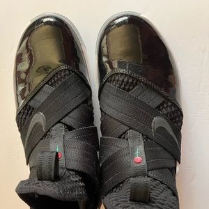 Used size 8.5 Men’s Nike Lebron Soldier 12.